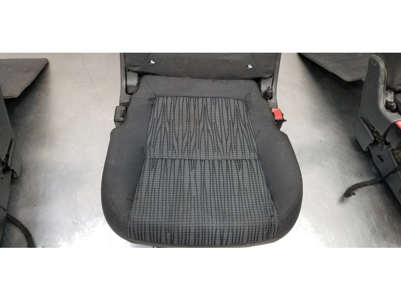 Recambio de asientos traseros segunda fila para peugeot 5008 allure referencia OEM IAM 8852CK 1606889180 8852CK Recambio de asientos traseros segunda fila para peugeot 5008 allure referencia OEM IAM 8852CK 1606889180 8852CK