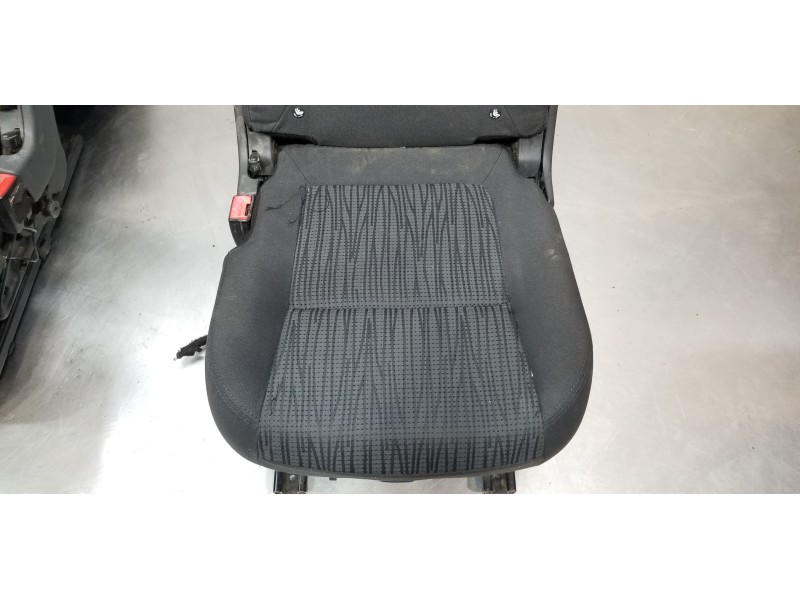 Recambio de asientos traseros segunda fila para peugeot 5008 allure referencia OEM IAM 8852CK 1606889180 8852CK Recambio de asientos traseros segunda fila para peugeot 5008 allure referencia OEM IAM 8852CK 1606889180 8852CK