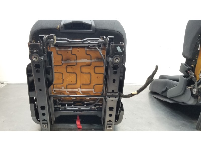 Recambio de asientos traseros segunda fila para peugeot 5008 allure referencia OEM IAM 8852CK 1606889180 8852CK Recambio de asientos traseros segunda fila para peugeot 5008 allure referencia OEM IAM 8852CK 1606889180 8852CK