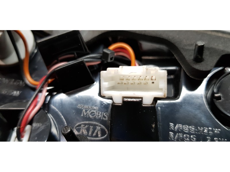 Recambio de piloto trasero derecho interior para kia ceed business referencia OEM IAM 92404J7050  