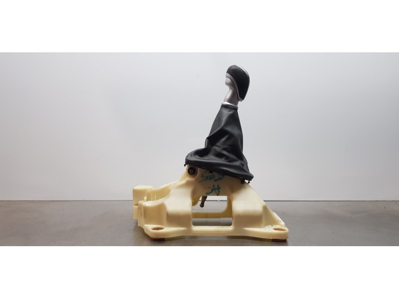 Recambio de palanca cambio para hyundai tucson essence bluedrive 2wd referencia OEM IAM 43700D7250TRB  