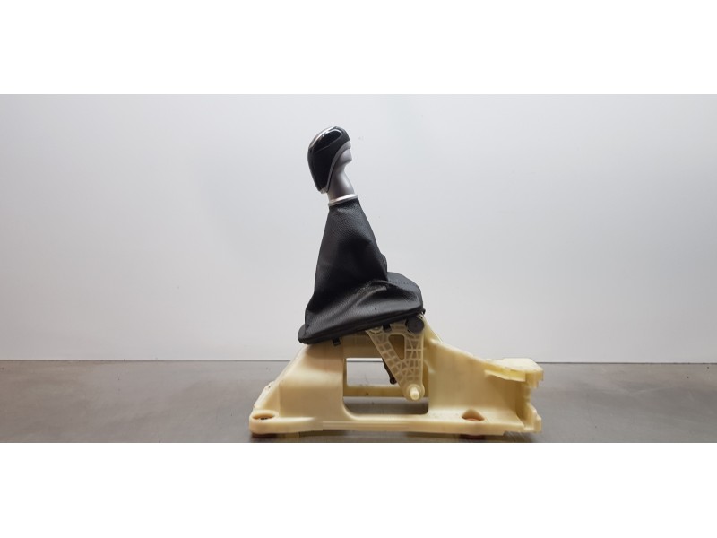 Recambio de palanca cambio para hyundai tucson essence bluedrive 2wd referencia OEM IAM 43700D7250TRB  