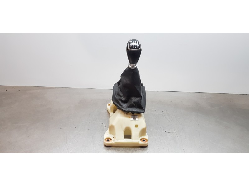 Recambio de palanca cambio para hyundai tucson essence bluedrive 2wd referencia OEM IAM 43700D7250TRB  