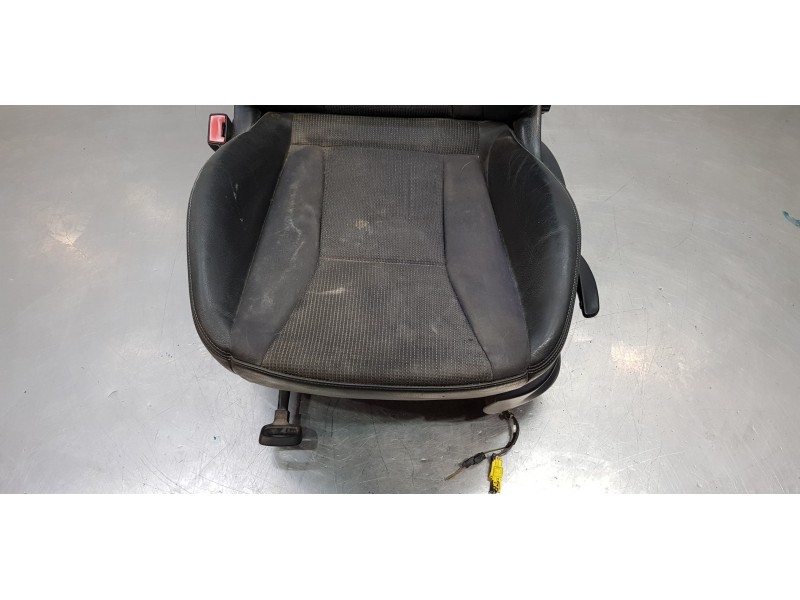 Recambio de juego asientos completo para audi a1 (8x) attraction referencia OEM IAM 6R3881105K 6R3881045AM SLINE Recambio de juego asientos completo para audi a1 (8x) attraction referencia OEM IAM 6R3881105K 6R3881045AM SLINE