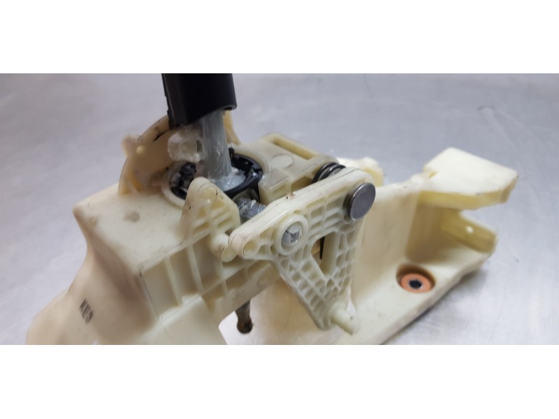 Recambio de palanca cambio para hyundai tucson essence bluedrive 2wd referencia OEM IAM 43700D7250TRB  