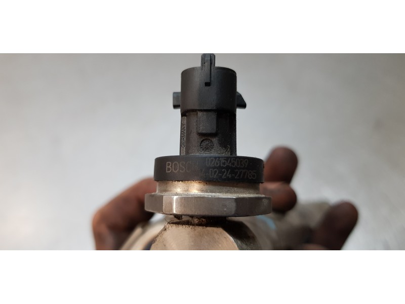 Recambio de rampa inyectora para ford fiesta (ccn) trend referencia OEM IAM DM5G9H487AA  