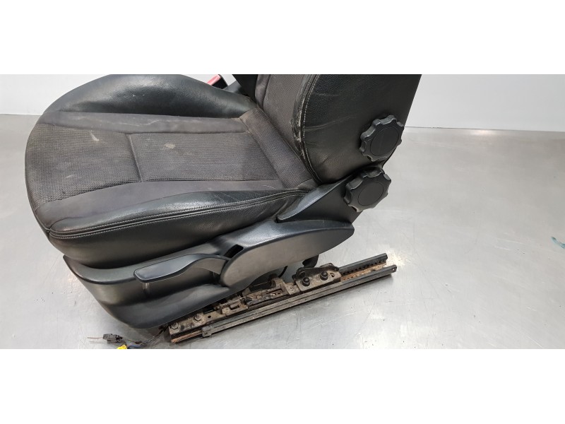 Recambio de juego asientos completo para audi a1 (8x) attraction referencia OEM IAM 6R3881105K 6R3881045AM SLINE Recambio de juego asientos completo para audi a1 (8x) attraction referencia OEM IAM 6R3881105K 6R3881045AM SLINE
