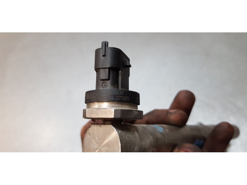 Recambio de rampa inyectora para ford fiesta (ccn) trend referencia OEM IAM DM5G9H487AA  