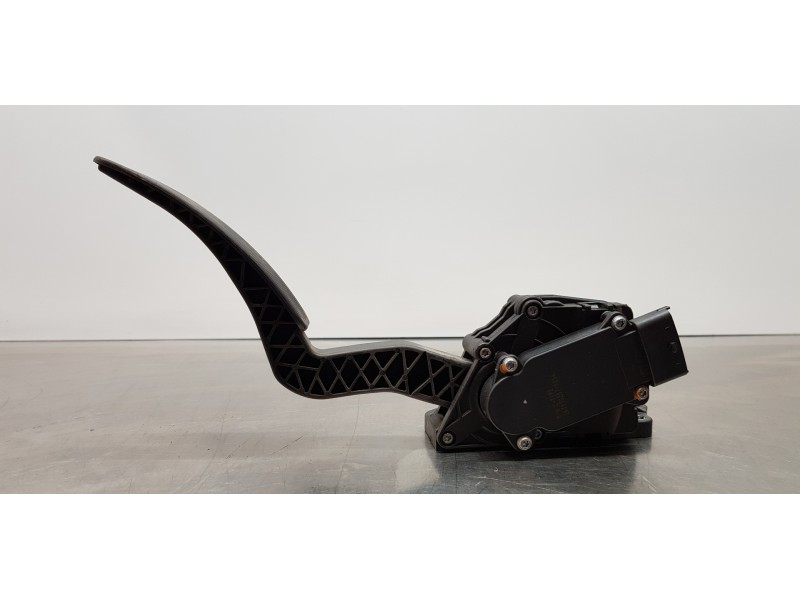 Recambio de pedal acelerador para ssangyong rodius xdi limited referencia OEM IAM 2055008D20  