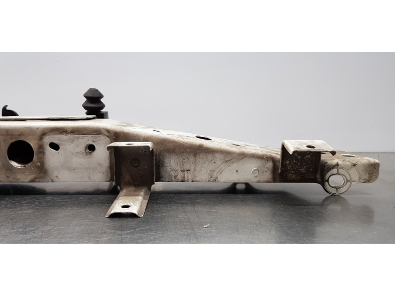 Recambio de travesaño superior para nissan qashqai (j11) acenta referencia OEM IAM F25114EAMH  