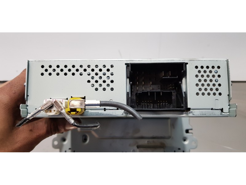 Recambio de sistema audio / radio cd para volkswagen t6 transporter furgón referencia OEM IAM 1K8035150H  