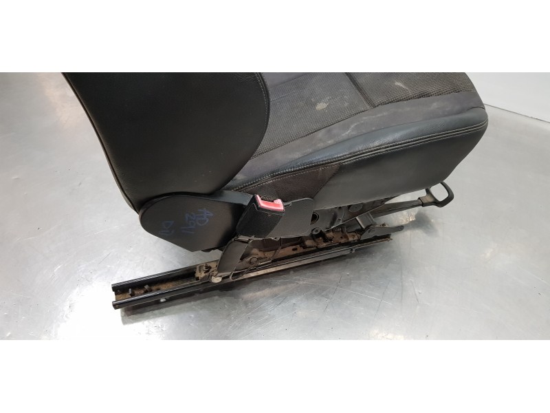 Recambio de juego asientos completo para audi a1 (8x) attraction referencia OEM IAM 6R3881105K 6R3881045AM SLINE