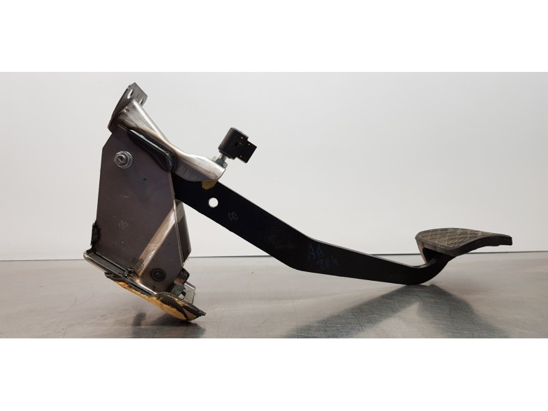 Recambio de pedal freno para ssangyong rodius xdi limited referencia OEM IAM 4880009901  