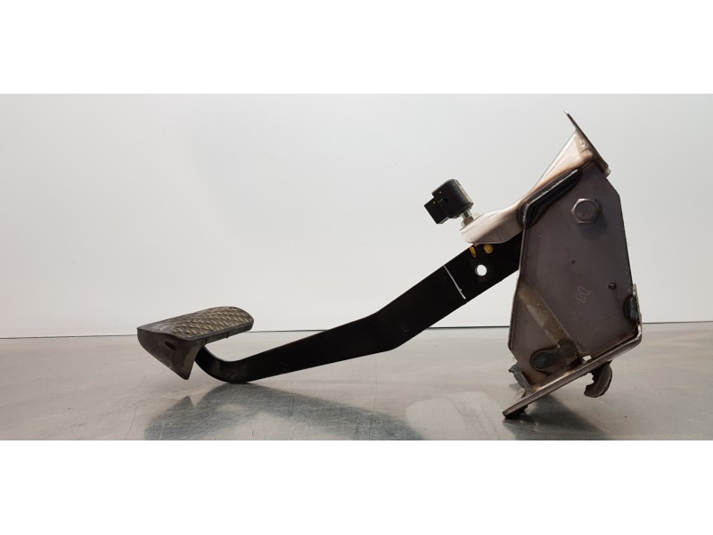 Recambio de pedal freno para ssangyong rodius xdi limited referencia OEM IAM 4880009901  