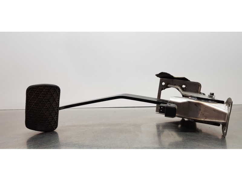 Recambio de pedal freno para ssangyong rodius xdi limited referencia OEM IAM 4880009901  