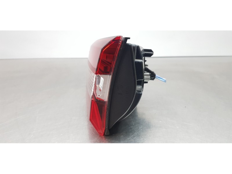 Recambio de piloto trasero derecho interior para opel grandland x excellence referencia OEM IAM 3647484 81670201  Recambio de piloto trasero derecho interior para opel grandland x excellence referencia OEM IAM 3647484 81670201