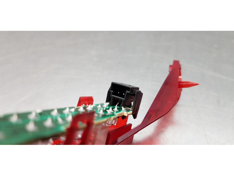 Recambio de luz central de freno para bmw serie 1 berlina (e81/e87) 118d referencia OEM IAM 63256924673   Recambio de luz central de freno para bmw serie 1 berlina (e81/e87) 118d referencia OEM IAM 63256924673