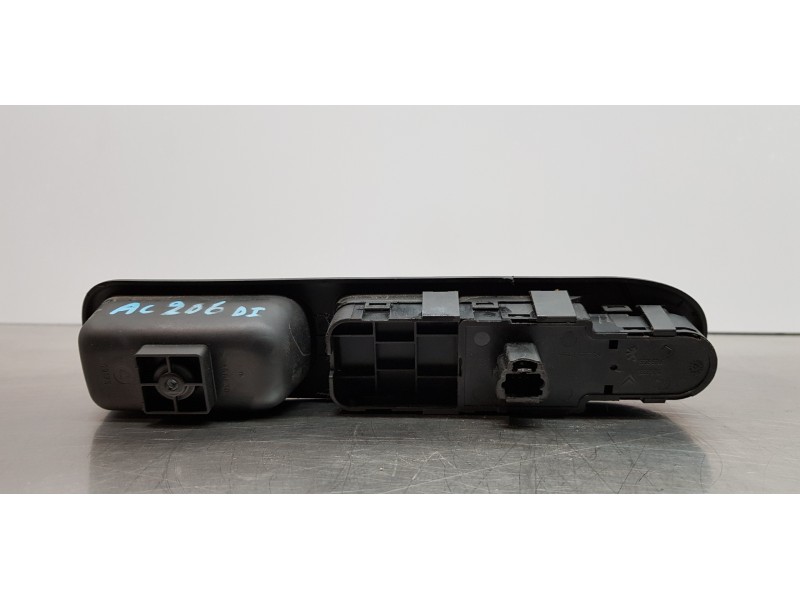 Recambio de mando elevalunas delantero izquierdo para peugeot 307 berlina (s2) x-line referencia OEM IAM 96404778XT   Recambio de mando elevalunas delantero izquierdo para peugeot 307 berlina (s2) x-line referencia OEM IAM 96404778XT