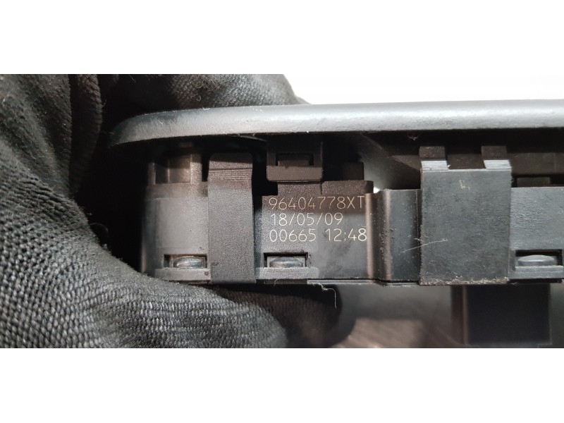 Recambio de mando elevalunas delantero izquierdo para peugeot 307 berlina (s2) x-line referencia OEM IAM 96404778XT   Recambio de mando elevalunas delantero izquierdo para peugeot 307 berlina (s2) x-line referencia OEM IAM 96404778XT