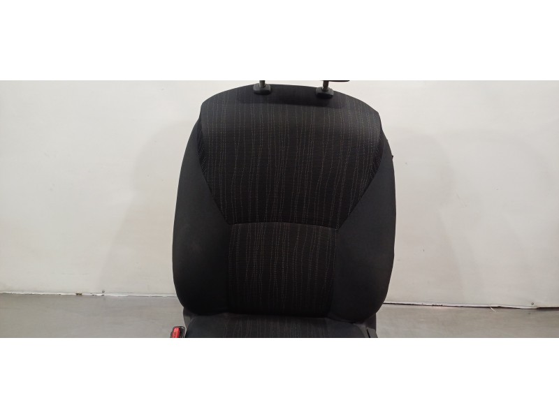 Recambio de asiento delantero izquierdo para toyota auris luna referencia OEM IAM 7144002N80B2   Recambio de asiento delantero izquierdo para toyota auris luna referencia OEM IAM 7144002N80B2