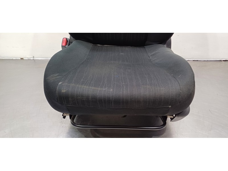 Recambio de asiento delantero izquierdo para toyota auris luna referencia OEM IAM 7144002N80B2   Recambio de asiento delantero izquierdo para toyota auris luna referencia OEM IAM 7144002N80B2