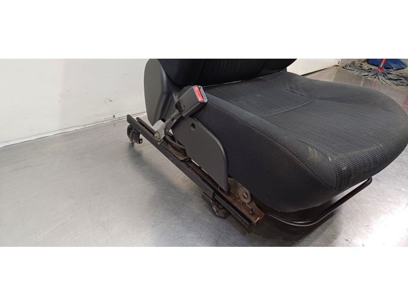 Recambio de asiento delantero izquierdo para toyota auris luna referencia OEM IAM 7144002N80B2   Recambio de asiento delantero izquierdo para toyota auris luna referencia OEM IAM 7144002N80B2