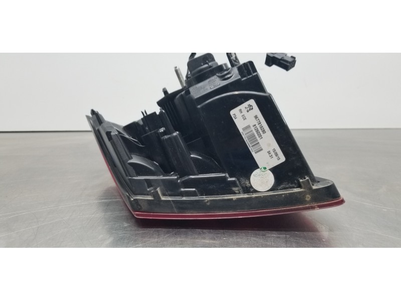 Recambio de piloto trasero derecho interior para peugeot 308 thp referencia OEM IAM 9677818280   Recambio de piloto trasero derecho interior para peugeot 308 thp referencia OEM IAM 9677818280