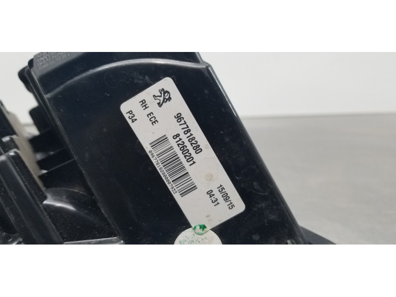 Recambio de piloto trasero derecho interior para peugeot 308 thp referencia OEM IAM 9677818280   Recambio de piloto trasero derecho interior para peugeot 308 thp referencia OEM IAM 9677818280