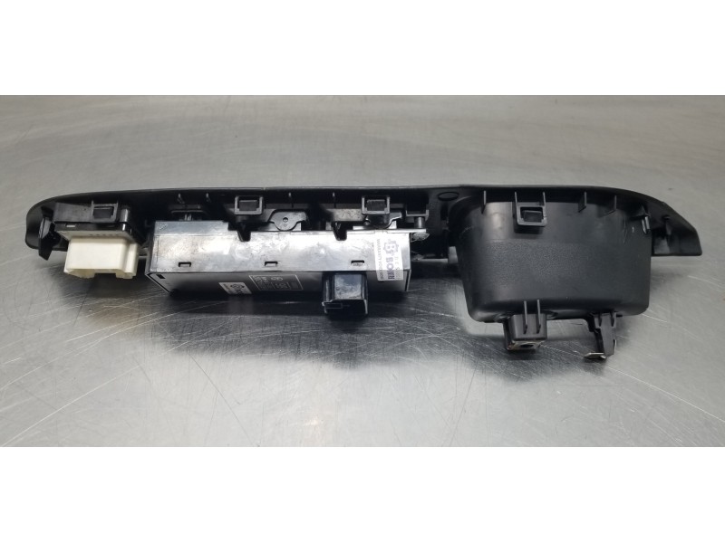 Recambio de mando elevalunas delantero izquierdo para mitsubishi asx (ga0w) challenge 2wd referencia OEM IAM 8608A207   Recambio de mando elevalunas delantero izquierdo para mitsubishi asx (ga0w) challenge 2wd referencia OEM IAM 8608A207