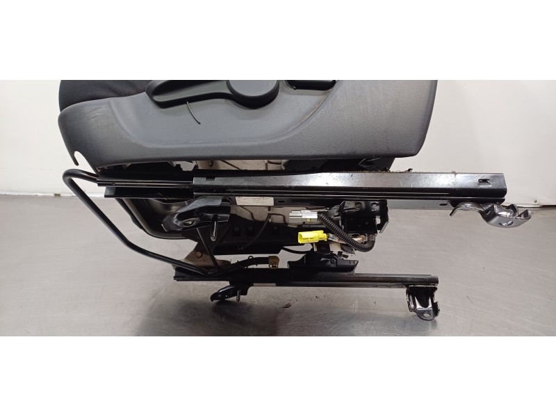 Recambio de asiento delantero izquierdo para toyota auris luna referencia OEM IAM 7144002N80B2   Recambio de asiento delantero izquierdo para toyota auris luna referencia OEM IAM 7144002N80B2