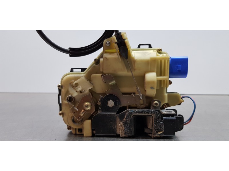 Recambio de cerradura puerta delantera izquierda para volkswagen polo (9n3) advance referencia OEM IAM 3B1837015AM  