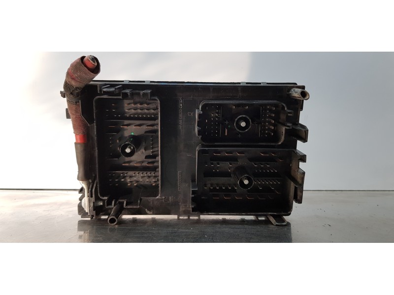 Recambio de caja reles / fusibles para opel zafira tourer selection referencia OEM IAM 13368639  