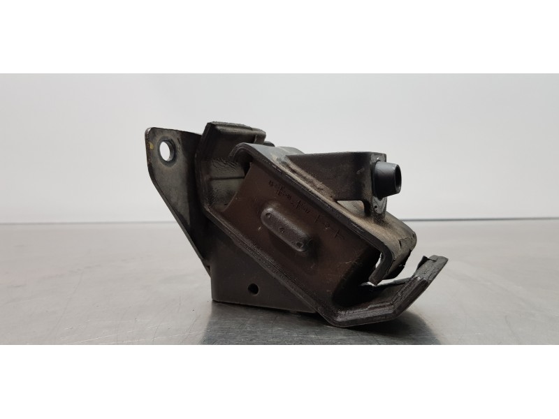Recambio de soporte motor derecho para ssangyong rodius xdi limited referencia OEM IAM 2072021001  