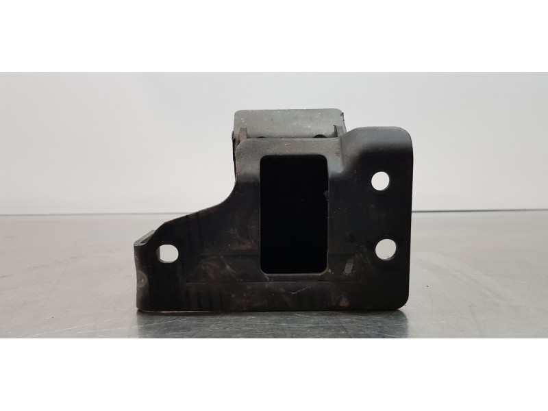 Recambio de soporte motor izquierdo para ssangyong rodius xdi limited referencia OEM IAM 2075021B00  