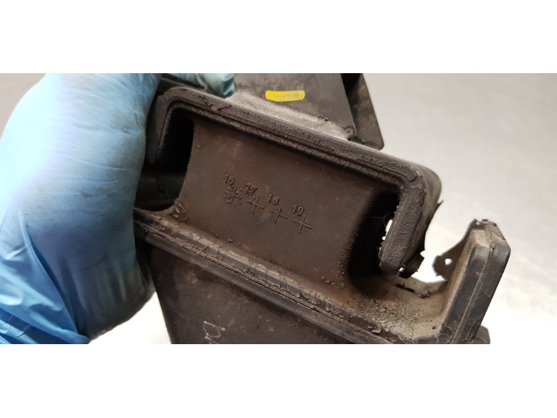 Recambio de soporte motor izquierdo para ssangyong rodius xdi limited referencia OEM IAM 2075021B00  