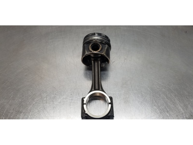 Recambio de biela para seat leon st (5f8) reference referencia OEM IAM 04L105401A 04L107065A001  Recambio de biela para seat leon st (5f8) reference referencia OEM IAM 04L105401A 04L107065A001