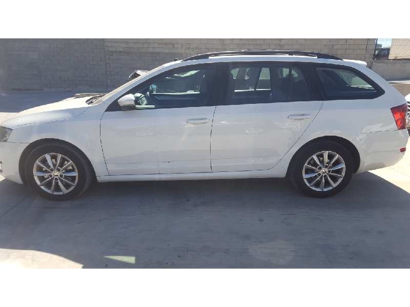 skoda octavia combi (5e5) del año 2013