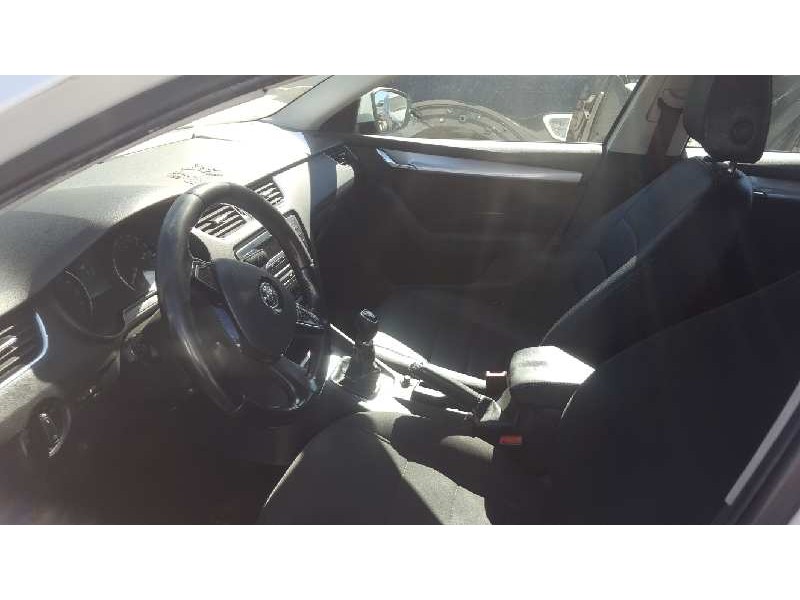 skoda octavia combi (5e5) del año 2013