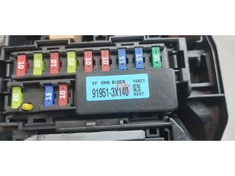 Recambio de caja reles / fusibles para hyundai i40 style blue referencia OEM IAM 919513X140   Recambio de caja reles / fusibles para hyundai i40 style blue referencia OEM IAM 919513X140