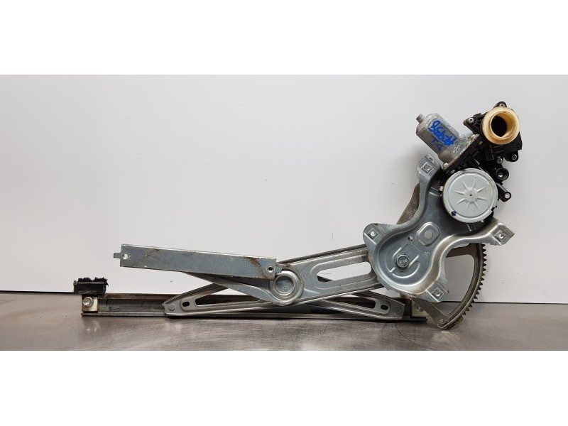 Recambio de elevalunas delantero izquierdo para toyota auris luna referencia OEM IAM 6982002330 8570202020  Recambio de elevalunas delantero izquierdo para toyota auris luna referencia OEM IAM 6982002330 8570202020