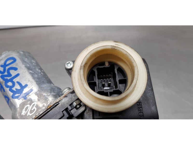 Recambio de elevalunas delantero izquierdo para toyota auris luna referencia OEM IAM 6982002330 8570202020  Recambio de elevalunas delantero izquierdo para toyota auris luna referencia OEM IAM 6982002330 8570202020