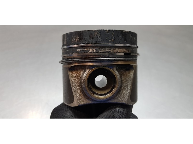 Recambio de piston para seat leon st (5f8) reference referencia OEM IAM 04L107065A001 04L105401A  Recambio de piston para seat leon st (5f8) reference referencia OEM IAM 04L107065A001 04L105401A