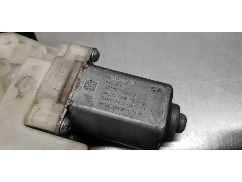 Recambio de elevalunas delantero derecho para citroen c4 picasso live referencia OEM IAM 9826076280  