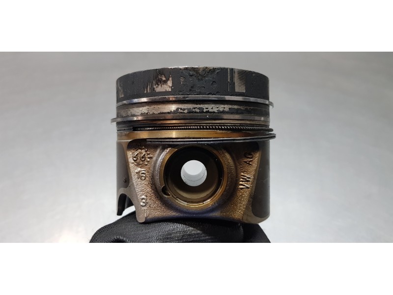 Recambio de piston para seat leon st (5f8) reference referencia OEM IAM 04L107065A001 04L105401A  Recambio de piston para seat leon st (5f8) reference referencia OEM IAM 04L107065A001 04L105401A