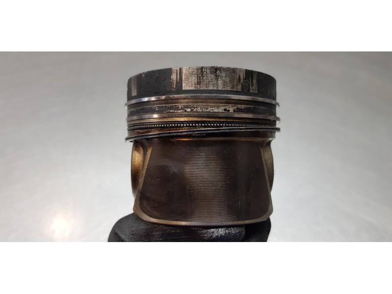 Recambio de piston para seat leon st (5f8) reference referencia OEM IAM 04L107065A001 04L105401A  Recambio de piston para seat leon st (5f8) reference referencia OEM IAM 04L107065A001 04L105401A