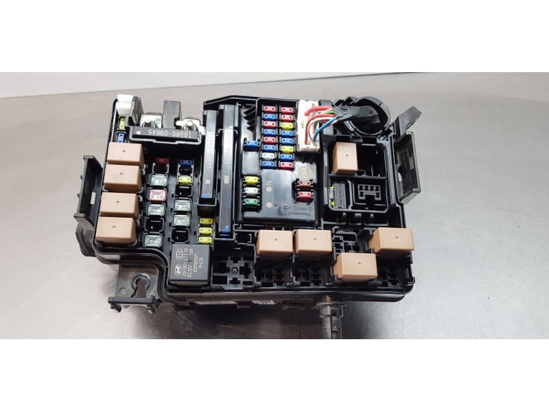 Recambio de caja reles / fusibles para kia ceed sportswagon tech referencia OEM IAM 91290J7070  