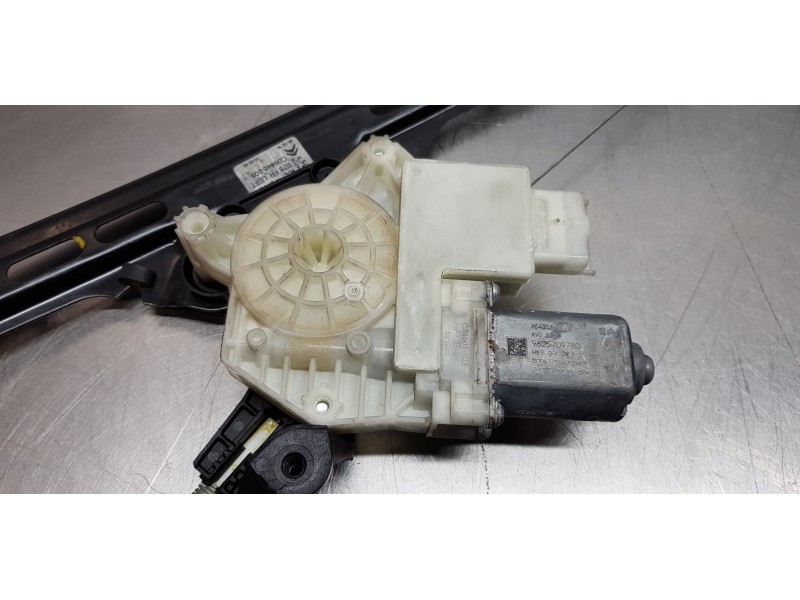 Recambio de elevalunas delantero izquierdo para citroen c4 picasso live referencia OEM IAM 9675924780  