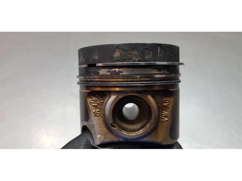 Recambio de biela para seat leon st (5f8) reference referencia OEM IAM 04L105401A 04L105401A  Recambio de biela para seat leon st (5f8) reference referencia OEM IAM 04L105401A 04L105401A