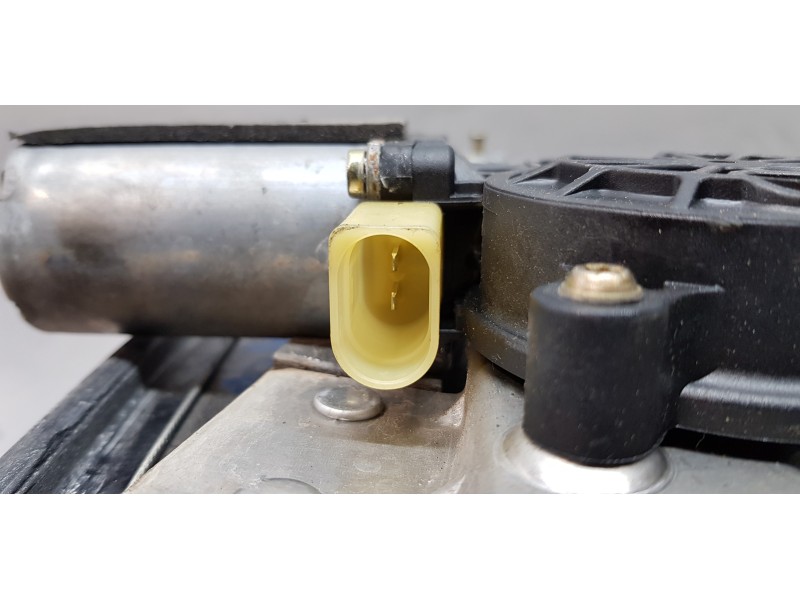 Recambio de elevalunas delantero derecho para bmw serie 3 compact (e46) 318ti referencia OEM IAM 51338251352  