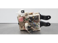 Recambio de caja reles / fusibles para toyota avensis touring sports executive referencia OEM IAM 8273005J70  